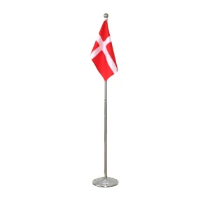 Gulvflag i Metal - Dannebrog - 108-192 cm