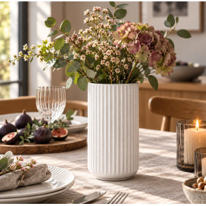 Lyngby Vasen 25 cm - Hvid - 2. Sort.